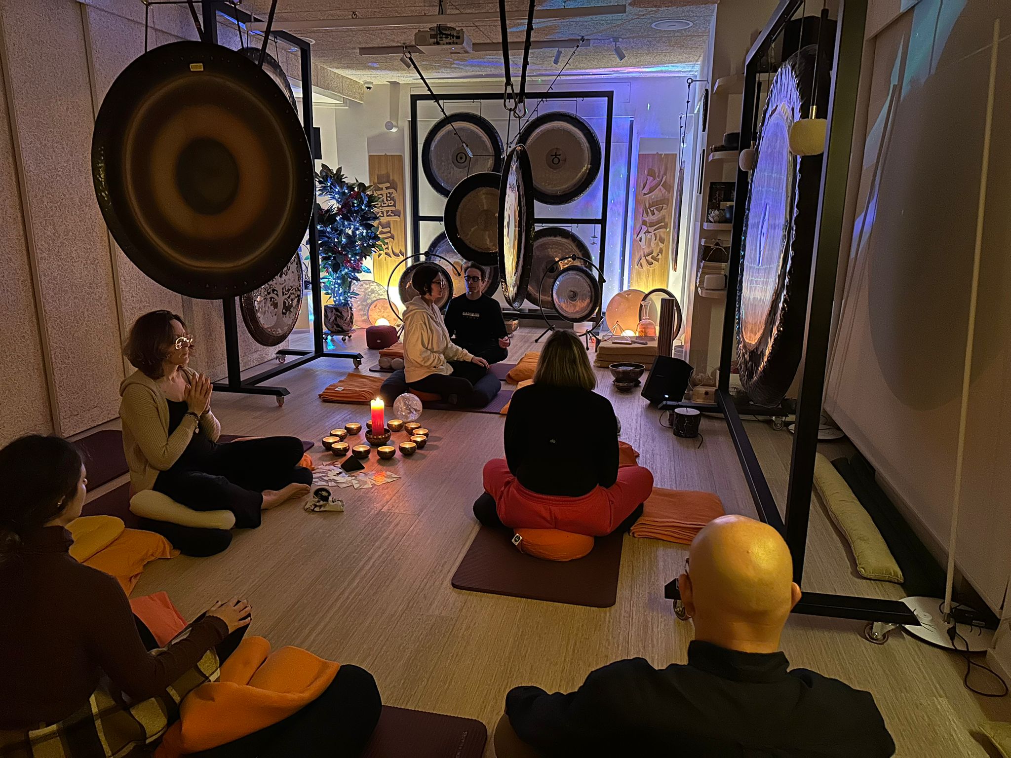 <p><span style='font-weight: bold;font-family:'Roboto'!important;'>1 marzo</span></p><p>Bagno sonoro con Dino De Domenico</p>