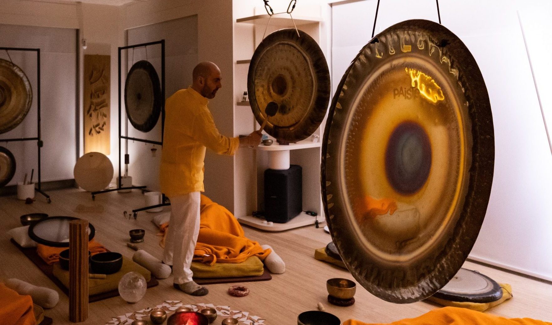 <p><span style='font-weight: bold;font-family:'Roboto'!important;'>3 maggio</span></p><p>Bagno sonoro con Dino De Domenico</p>