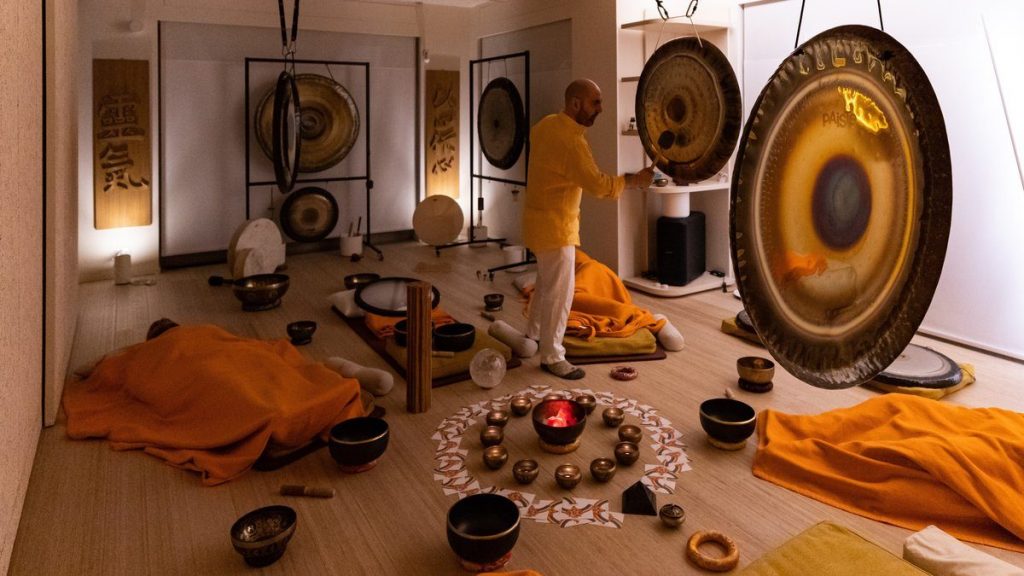 Bagno Sonoro con Dino De Domenico a Spazio Il Sole - gong e campane tibetane